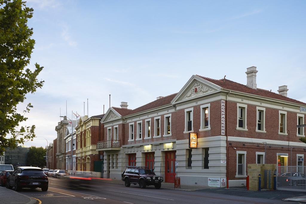 Old Fire Station Backpackers Hostel Perth Exterior photo
